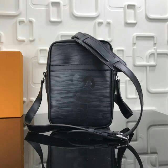 M53417_black_03.jpg
