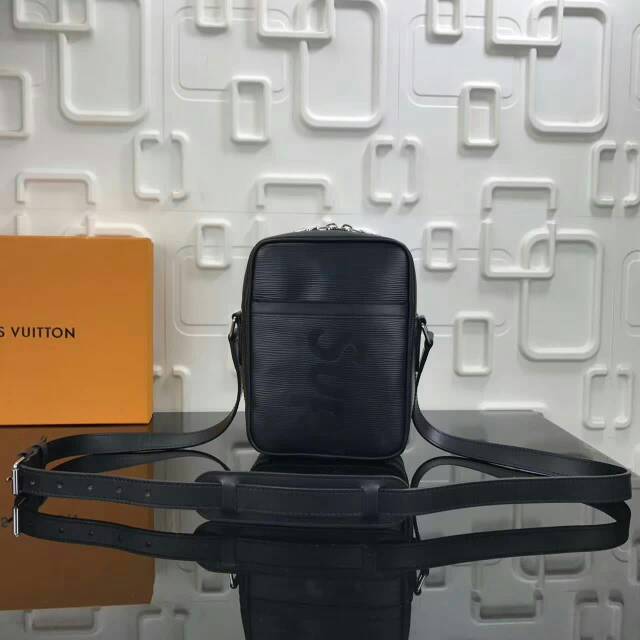 M53417_black_02.jpg