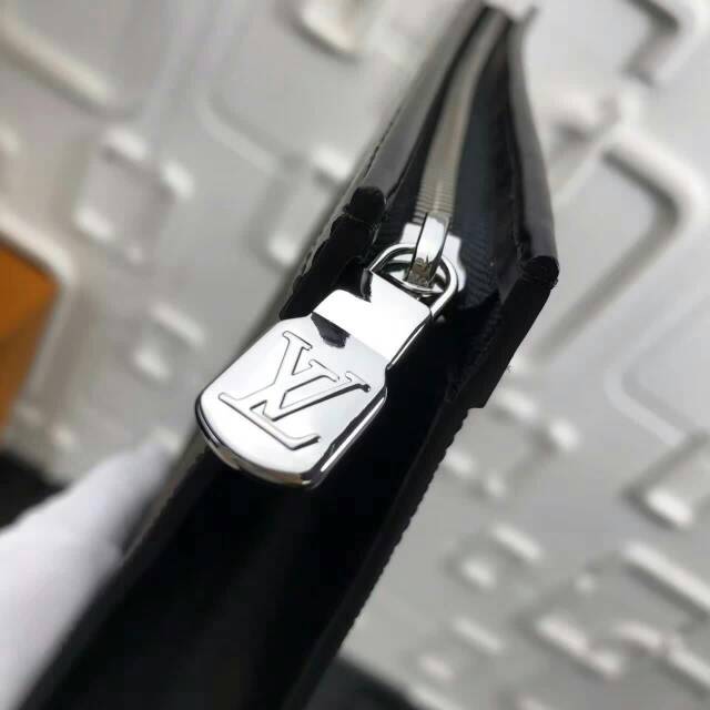 M66889_black_07.jpg
